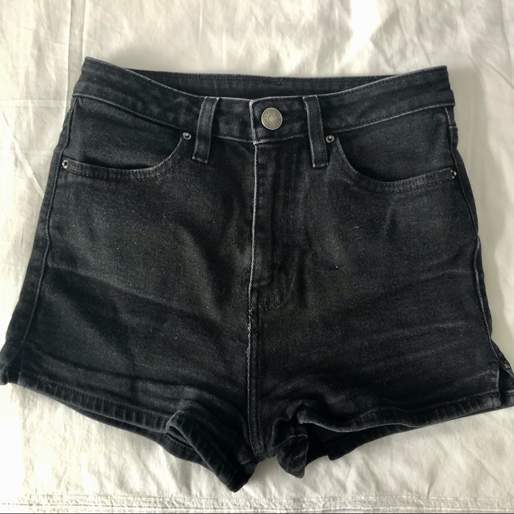 BLACK JEAN SHORTS